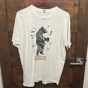 White band t-shirt with bear graphic, size large